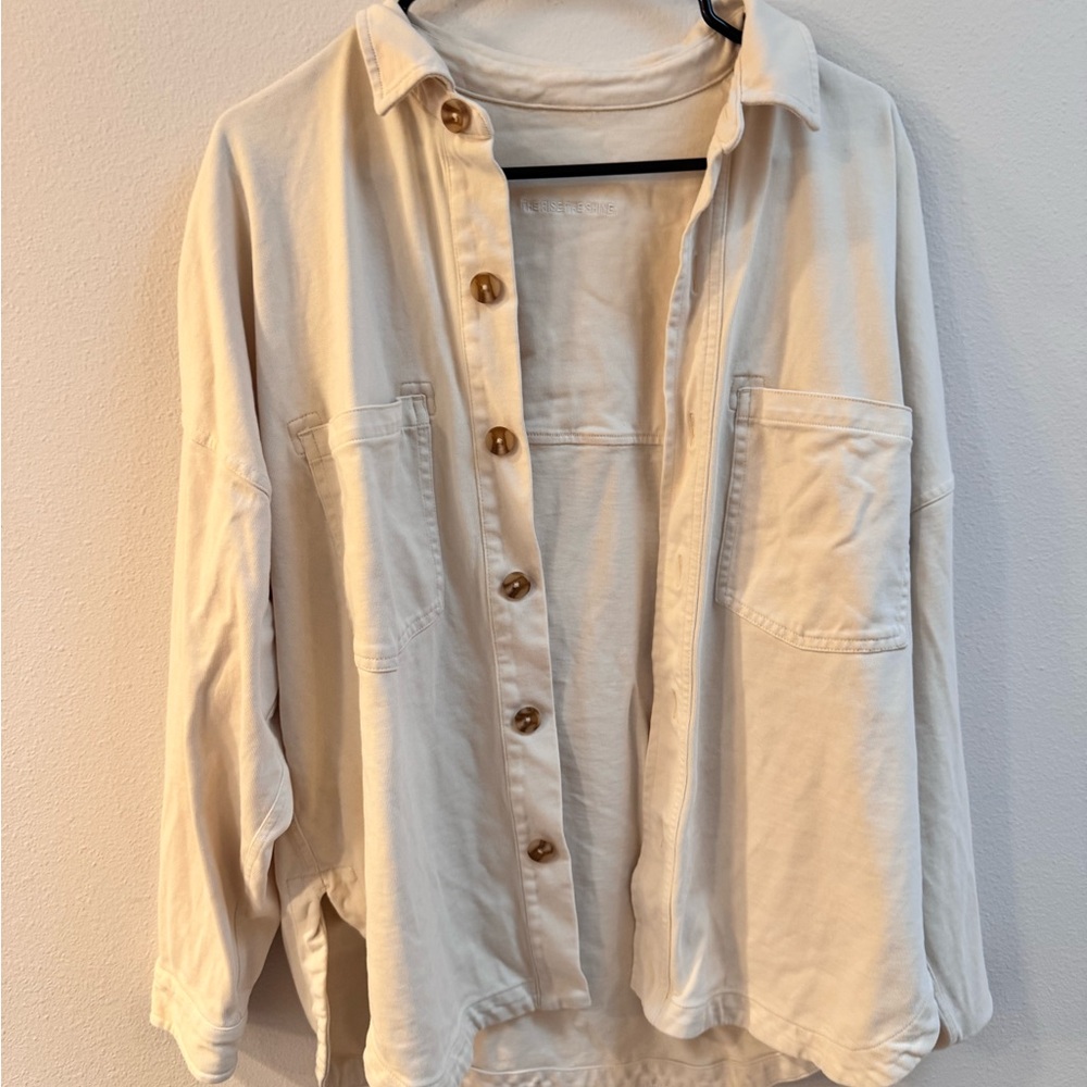 Vuori Women’s Cream Button-Up Shirt - Picture 2 of 3